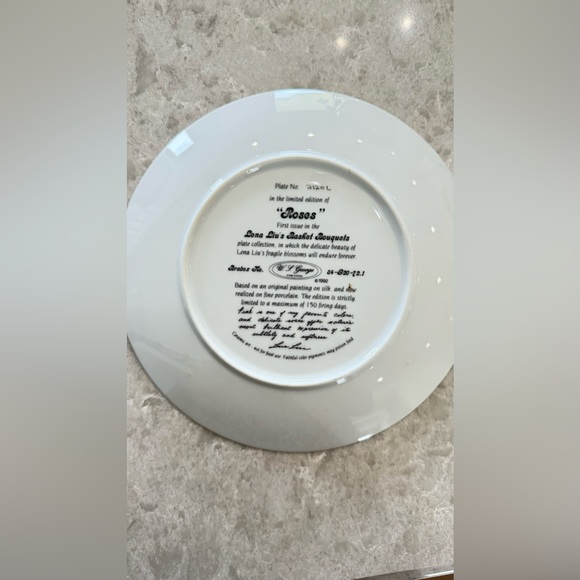 4 Lina Liu Collector’s Plates - Picture 7 of 9